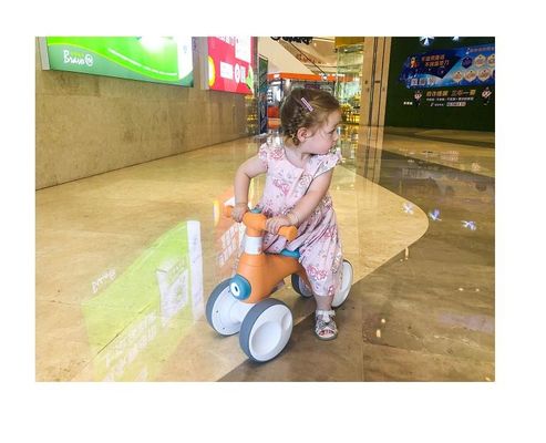 Plastik-Vierräder-Kinder-Bilanz-Fahrrad mit Musik-Licht-Blaseneinrichtung maximale Belastung 30kg