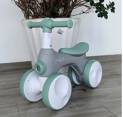 4-Rad-Kinder-Gleichgewichtsfahrrad mit Musik-Licht-Blaseneinrichtung Produktgröße 56*30*45cm
