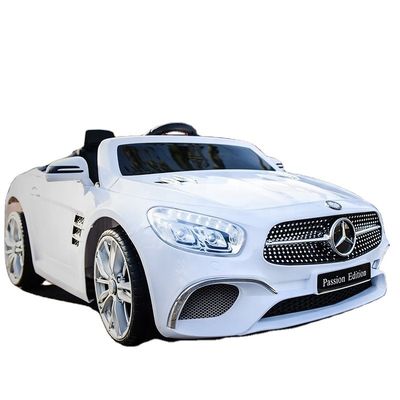 2.4G R/C Baby Ride On Toy Car mit 2,6 3,5KM/h Geschwindigkeit und LED-Lichter Musikfunktion