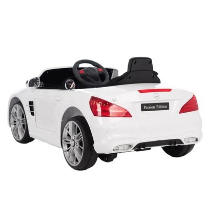 2.4G R/C Baby Ride On Toy Car mit 2,6 3,5KM/h Geschwindigkeit und LED-Lichter Musikfunktion