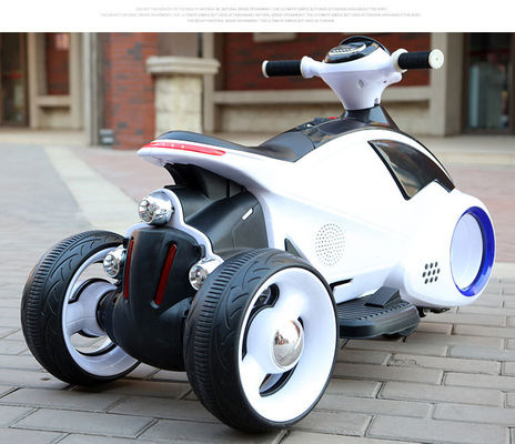 Fahren auf Spielzeug 3-Rad Elektromotorrad für Kinder mit blinkenden Rädern und Musik