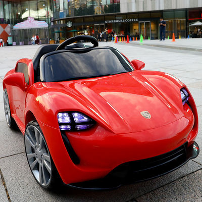 Plastikkinder fahren auf Elektroautos mit Fernbedienung 3-6 Jahre Alter 6V4.0AH*2 Batterie