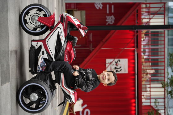 Herstellung von 12v7 Dual-Drive 540 Motor-Ride-On Motorradfahrzeug für Kinder in Rot Blau Rosa