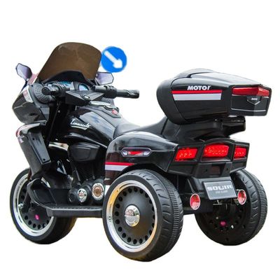 Plastikkinder fahren auf Mini-Motorrad mit Frühschulfunktion und englischer Geschichte